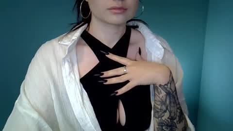 dellacrush_ online show from 20, 2, 2025