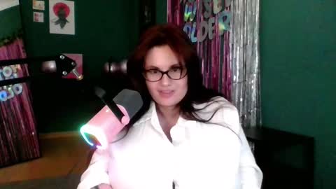 dellacrush_ online show from 4, 3, 2025