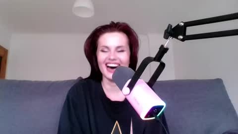 dellacrush_ online show from 5, 3, 2025