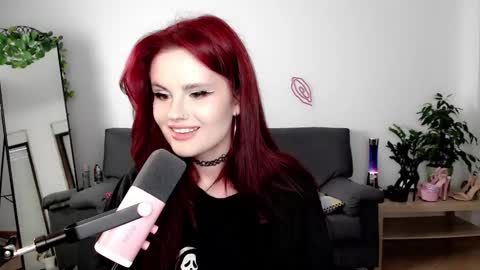 dellacrush_ online show from 10, 9, 2025