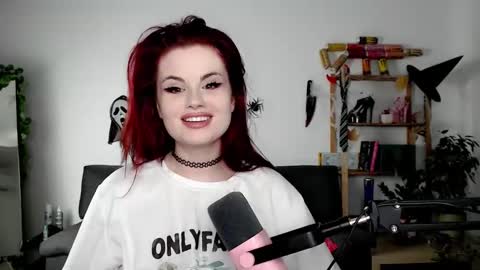 dellacrush_ online show from 21, 10, 2025