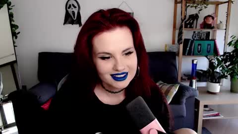 dellacrush_ online show from 11, 11, 2025