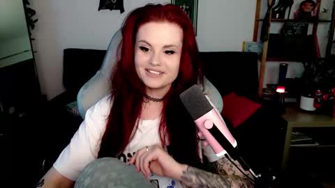 dellacrush_ online show from 12, 11, 2025