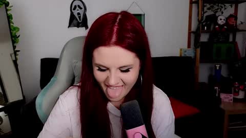 dellacrush_ online show from 19, 11, 2025