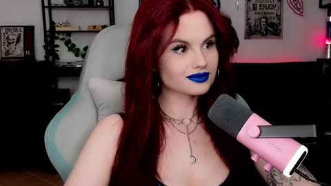 dellacrush_ online show from 7, 4, 2026