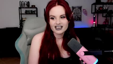 dellacrush_ online show from 8, 4, 2026