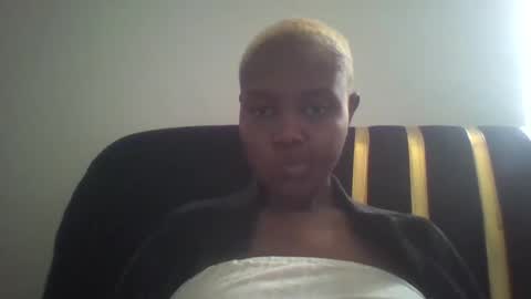 Snapshot of dellarine517299 chatting on 1, 12, 2025 dellarine517299 online show from 1, 12, 2025