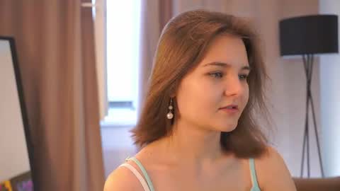 Hi my name is Sari nice to see you in my Room online show from 18, 6, 2026