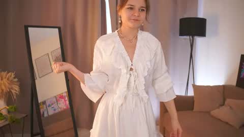 Hi my name is Sari nice to see you in my Room online show from 25, 6, 2026