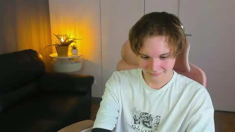 Snapshot of demianenglen chatting on 6, 4, 2026 demianenglen online show from 6, 4, 2026