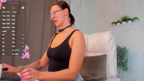 Snapshot of denise_halle chatting on 5, 10, 2025 Elina online show from 5, 10, 2025