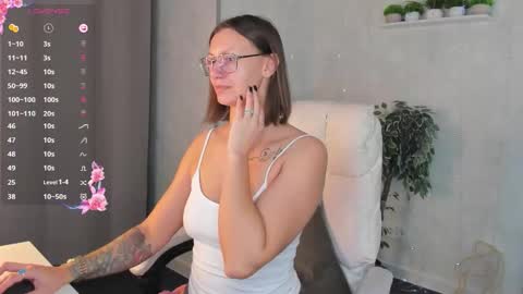 Snapshot of denise_halle chatting on 7, 10, 2025 Elina online show from 7, 10, 2025