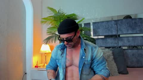 Snapshot of dennis_cox_ chatting on 18, 1, 2025 dennis_cox_ online show from 18, 1, 2025