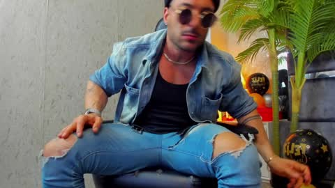 Snapshot of dennis_cox_ chatting on 22, 1, 2025 dennis_cox_ online show from 22, 1, 2025