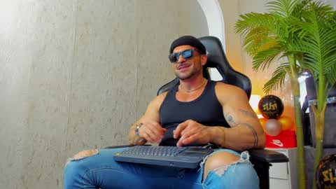 Snapshot of dennis_cox_ chatting on 22, 1, 2025 dennis_cox_ online show from 22, 1, 2025