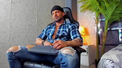 Snapshot of dennis_cox_ chatting on 5, 2, 2025 dennis_cox_ online show from 5, 2, 2025