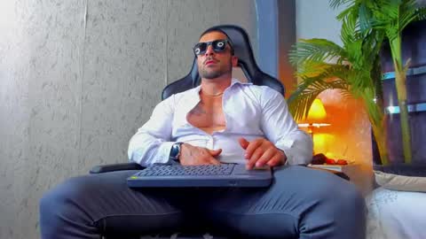 Snapshot of dennis_cox_ chatting on 19, 2, 2025 dennis_cox_ online show from 19, 2, 2025