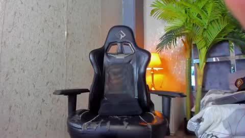 Snapshot of dennis_cox_ chatting on 21, 2, 2025 dennis_cox_ online show from 21, 2, 2025