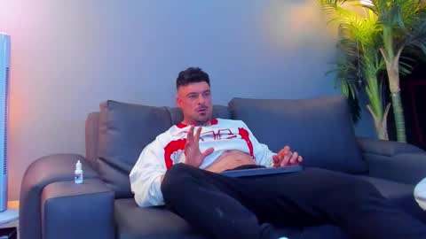 Snapshot of dennis_cox_ chatting on 15, 10, 2025 dennis_cox_ online show from 15, 10, 2025