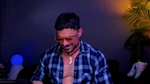 Snapshot of dennis_cox_ chatting on 18, 11, 2025 dennis_cox_ online show from 18, 11, 2025