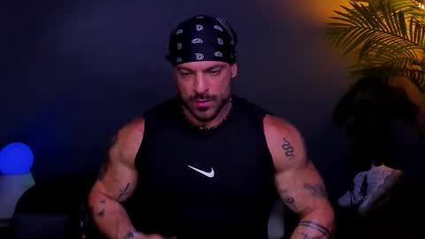 Snapshot of dennis_cox_ chatting on 19, 11, 2025 dennis_cox_ online show from 19, 11, 2025