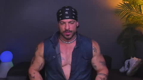 Snapshot of dennis_cox_ chatting on 20, 11, 2025 dennis_cox_ online show from 20, 11, 2025