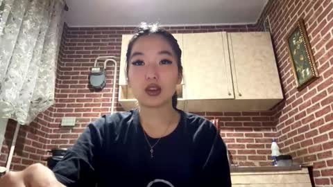 Snapshot of denysebernacchi chatting on 5, 11, 2025 Emma online show from 5, 11, 2025