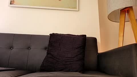 Derek independent model  online show from 4, 12, 2024