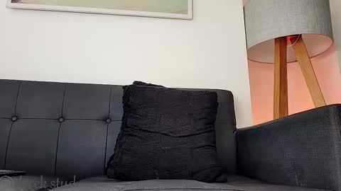 Derek independent model  online show from 9, 3, 2025