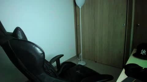 derekmuller11 online show from 15, 4, 2026