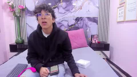 Snapshot of desire_ecstasy chatting on 11, 10, 2025 desire_ecstasy online show from 11, 10, 2025