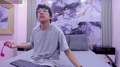 Snapshot of desire_ecstasy chatting on 22, 10, 2025 desire_ecstasy online show from 22, 10, 2025