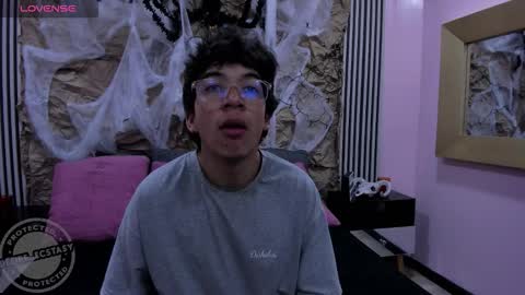 Snapshot of desire_ecstasy chatting on 3, 11, 2025 desire_ecstasy online show from 3, 11, 2025