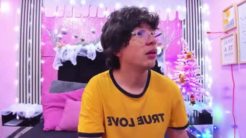 Snapshot of desire_ecstasy chatting on 20, 12, 2025 desire_ecstasy online show from 20, 12, 2025