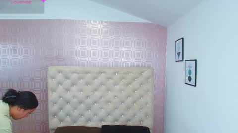 Sara Desire online show from 3, 3, 2025