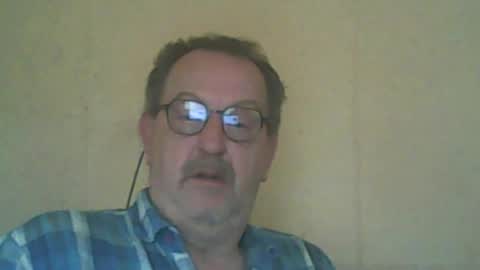 Snapshot of destelp chatting on 4, 7, 2026 destelp online show from 4, 7, 2026