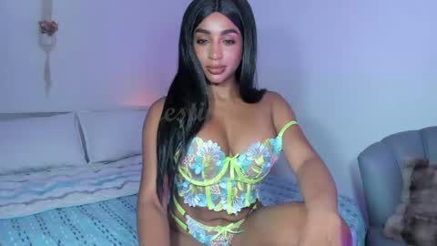Snapshot of destinnemil chatting on 24, 1, 2025 Destinne Mill online show from 24, 1, 2025
