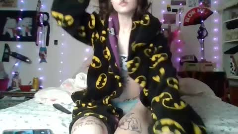 Snapshot of devilg1rl chatting on 5, 1, 2025 poutyangel online show from 5, 1, 2025