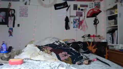 Snapshot of devilg1rl chatting on 24, 1, 2025 poutyangel online show from 24, 1, 2025