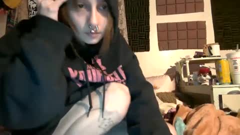 Snapshot of devilg1rl chatting on 1, 2, 2025 poutyangel online show from 1, 2, 2025