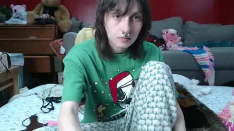 Snapshot of devilg1rl chatting on 28, 9, 2025 poutyangel online show from 28, 9, 2025