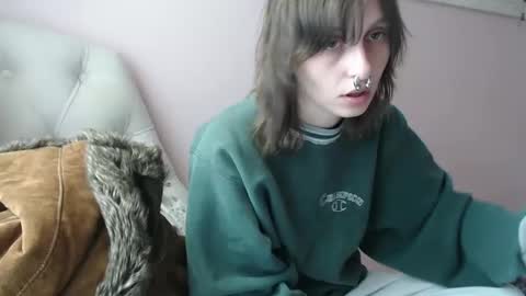 Snapshot of devilg1rl chatting on 30, 9, 2025 poutyangel online show from 30, 9, 2025