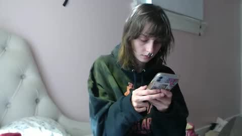 Snapshot of devilg1rl chatting on 2, 10, 2025 poutyangel online show from 2, 10, 2025