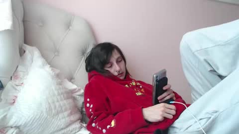 Snapshot of devilg1rl chatting on 3, 10, 2025 poutyangel online show from 3, 10, 2025