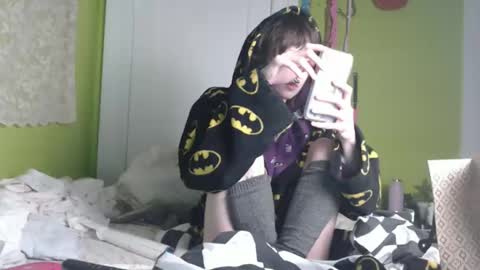 Snapshot of devilg1rl chatting on 4, 11, 2025 poutyangel online show from 4, 11, 2025