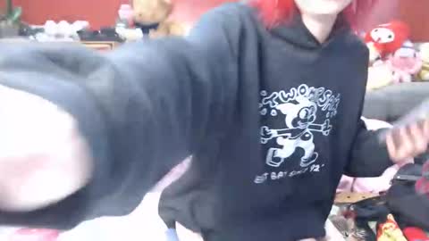 Snapshot of devilg1rl chatting on 2, 12, 2025 poutyangel online show from 2, 12, 2025