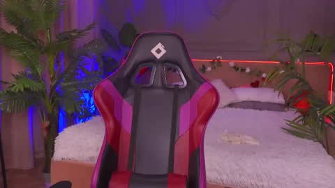 devilinee online show from 11, 2, 2025