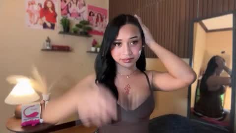 Snapshot of devine_goddessx chatting on 10, 5, 2026 Devine Greyson online show from 10, 5, 2026