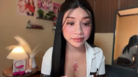 Snapshot of devine_goddessx chatting on 11, 7, 2026 Devine Greyson online show from 11, 7, 2026
