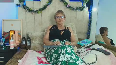 Snapshot of devora_mature65 chatting on 21, 11, 2025 Devora online show from 21, 11, 2025